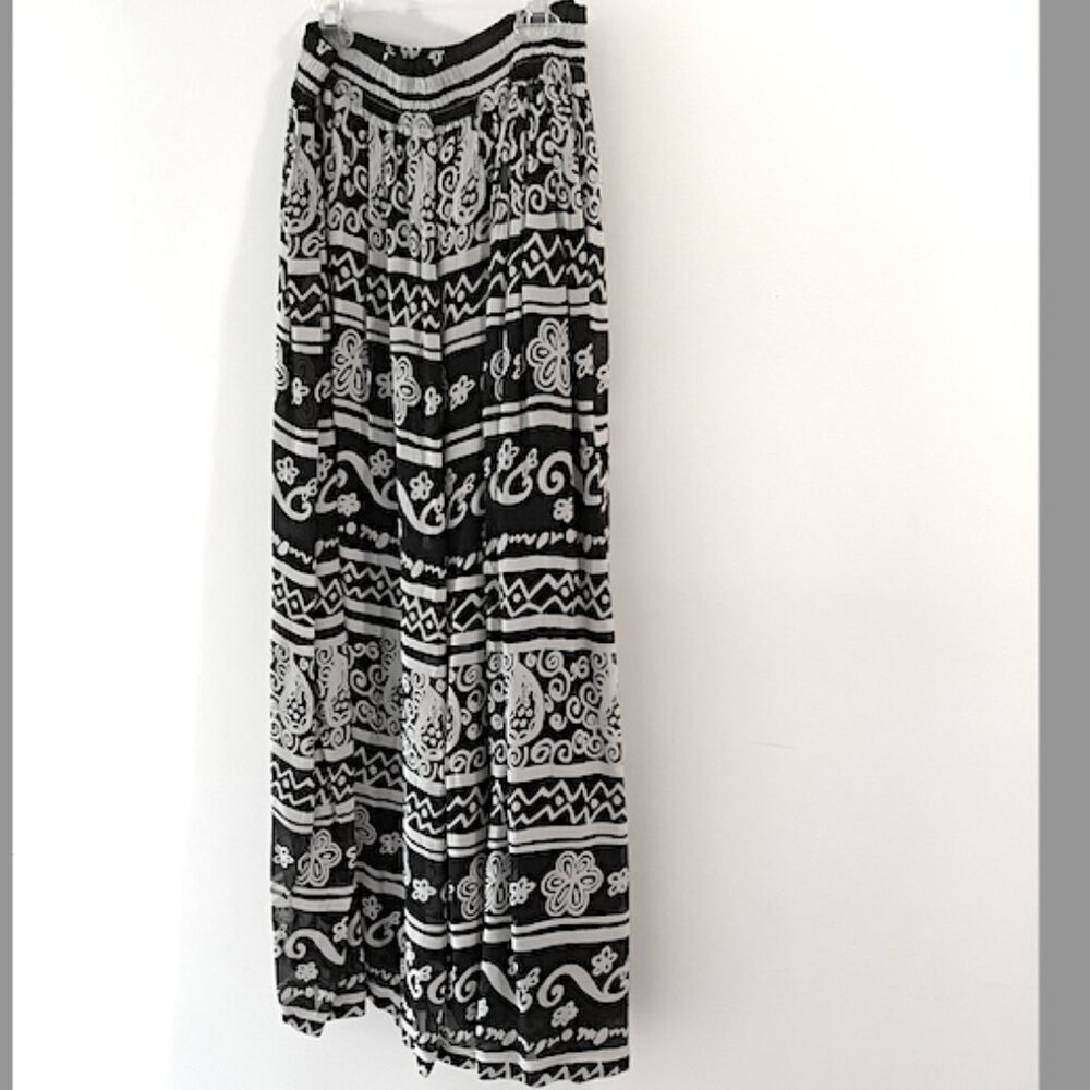 Compagnie International  Express-Maxi Black and White Rayon Circle Skirt, Size M